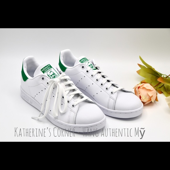 Adidas Stan Smith Shoes - Picture 2 of 5